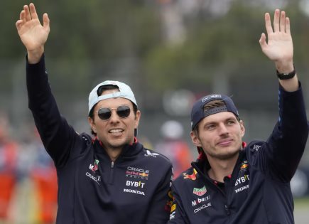 Es oficial: Checo Pérez se queda en Red Bull para 2025