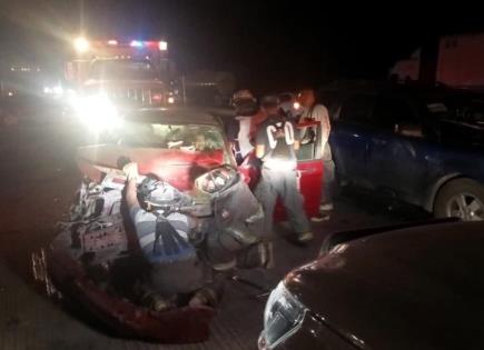 Aparatoso choque en la carretera Rioverde-Ciudad Valles deja personas lesionadas