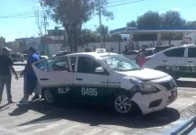 Dos taxistas, involucrados en accidentes este martes
