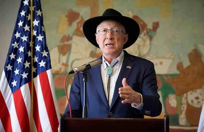 La relación comercial "va por muy buen camino" dice Ken Salazar