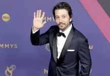 Diego Luna agradece al público latino por el éxito de Andor