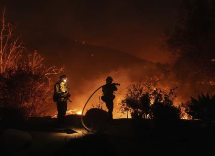 Incendio en Malibú afecta a 20 mil personas, incluyendo celebridades