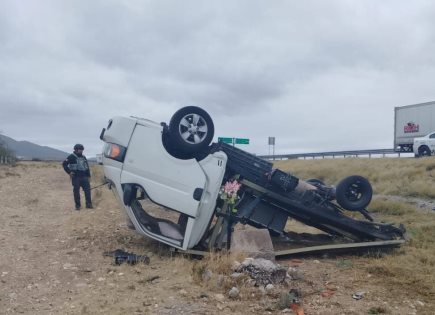 Volcadura deja lesionado en la carretera a Matehuala