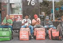 IMSS publica reglas para asegurar a trabajadores de apps