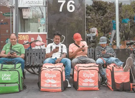 IMSS publica reglas para asegurar a trabajadores de apps