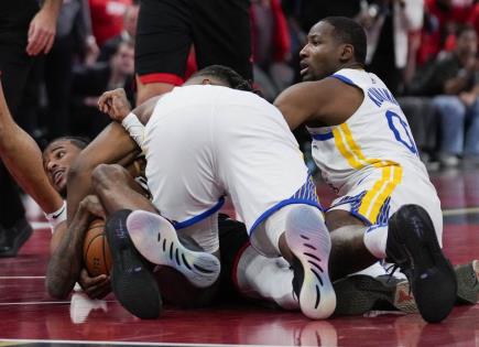 Polémica falta decide el partido entre Warriors y Rockets en la NBA Cup