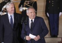 Macron opta por el centrista Bayrou para nuevo primer ministro