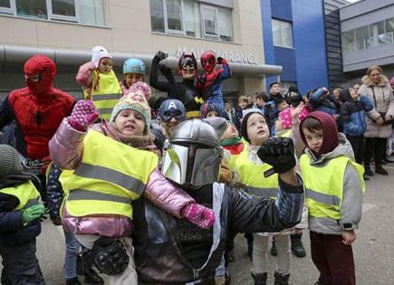 Superhéroes hacen feliz a los niños con cáncer