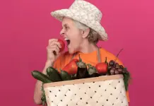 Beneficios de la ciruela para la salud ósea de las mujeres postmenopáusicas