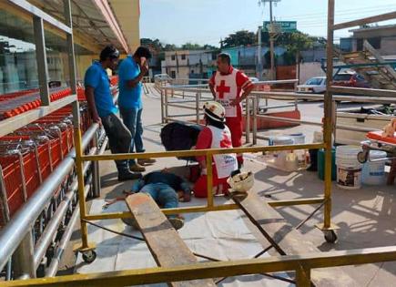Cae un joven de andamio; pintaba una fachada Cae un joven de andamio; pintaba una fachada