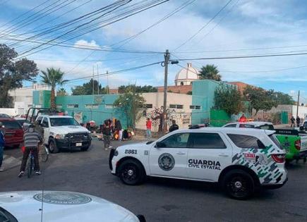 Asesinan a un policía en centro comunitario