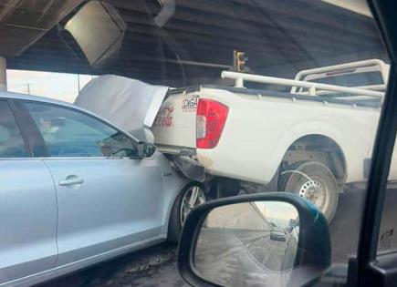 Por alcance, chocan en la rúa a Matehuala