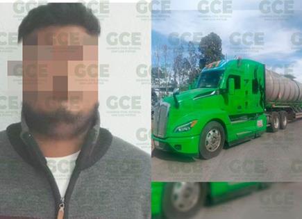 Detienen a conductor con hidrocarburo ilegal