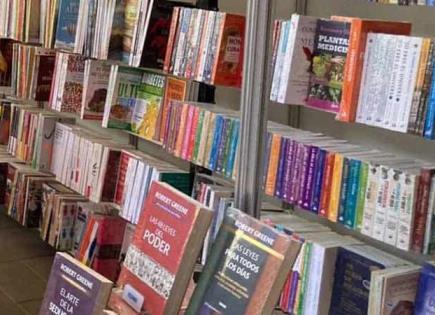 Inauguran feria del libro en Pozos