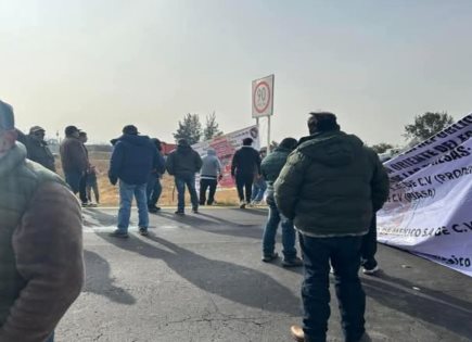 Bloqueo en autopista Peñón-Texcoco: Transportistas exigen pago