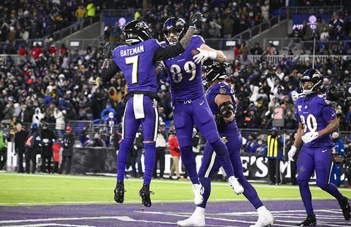 Ravens apalean a los Steelers