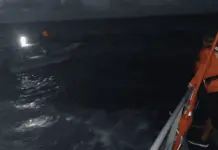 Rescatan a pescadores varados en altamar por SEMAR Rescatan a pescadores varados en altamar por SEMAR