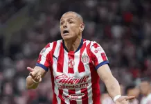 Fanáticos piden salida de Chicharito Hernández de Chivas Fanáticos piden salida de Chicharito Hernández de Chivas
