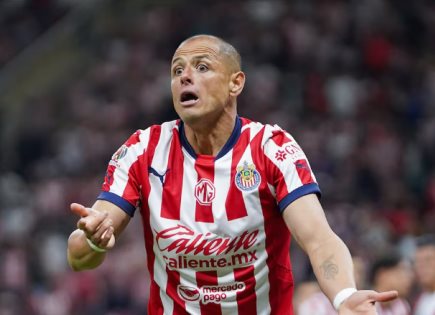 Fanáticos piden salida de Chicharito Hernández de Chivas