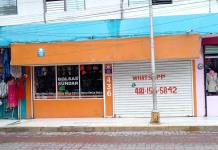 Solitario ladrón distrae a encargada de céntrica tienda y le roba su celular Iphone