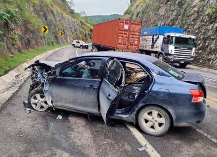 Dirigente del PAN en Cd. Valles y su familia heridos en accidente