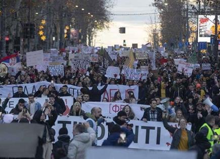 Serbios protestan contra el gobierno