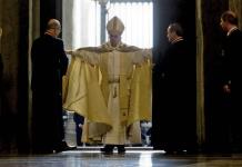 El Papa abre Puerta Santa de San Pedro y da inicio al Jubileo