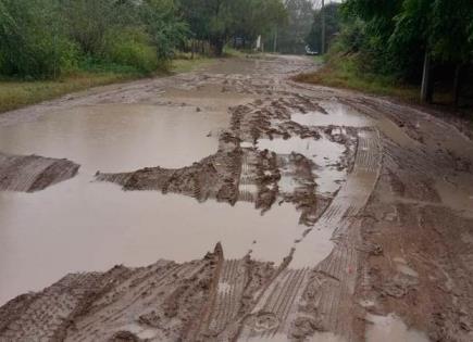 Lluvia destroza calles al norte de Valles