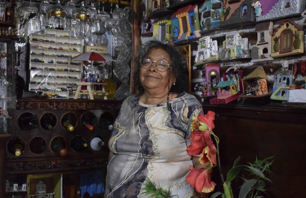 María del Rosario Medrano ha convertido su hogar en un museo vivo lleno de magia