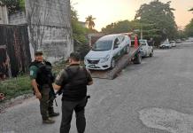 Usa taxi para atracar gasolineras, hiere al chofer y huye con la unidad