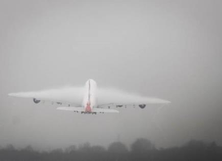 Niebla entorpece vuelos en el RU