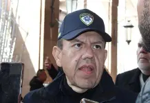 Investigan a agente municipal de la capital