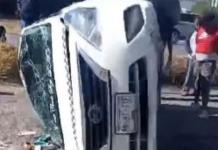 Taxista sufre aparatosa volcadura en carretera 57