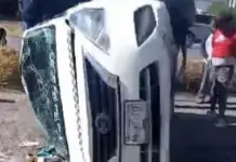 Taxista sufre aparatosa volcadura en carretera 57 Taxista sufre aparatosa volcadura en carretera 57