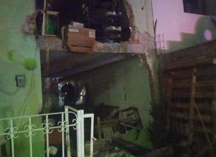 Explosión deja sin vivienda a familia, en Col. Llamaradas Explosión deja sin vivienda a familia, en Col. Llamaradas