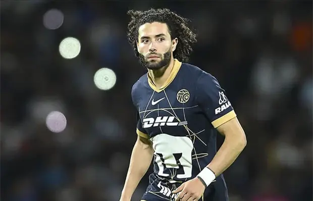 Chino Huerta aterriza en CDMX; vivir&aacute; segunda etapa con Pumas