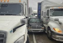 Chiefs superan tormenta de hielo y parten hacia Denver