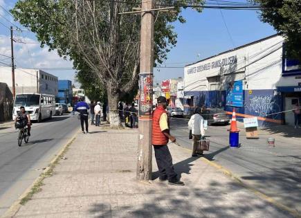 Bloquean avenida Juárez por falta de agua