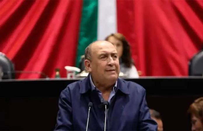Moreira anuncia reforma para que embajadores sean de carrera