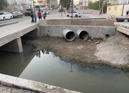 Tras quejas de vecinos, limpian drenajes en la Garita de Jalisco