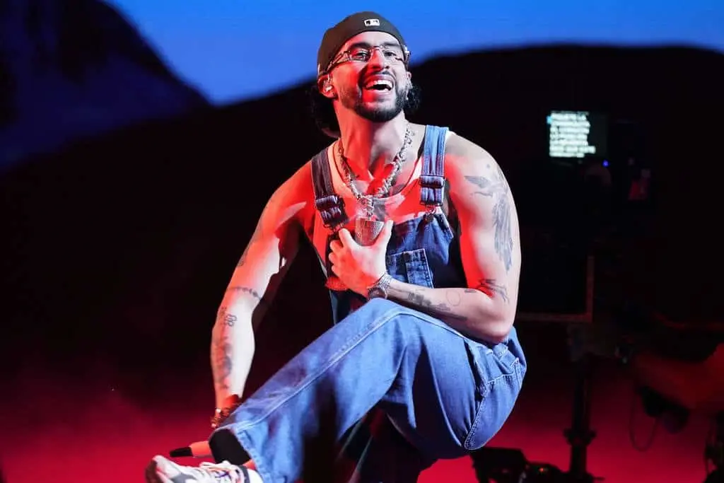 Presentan diccionario que desvela las palabras de Bad Bunny