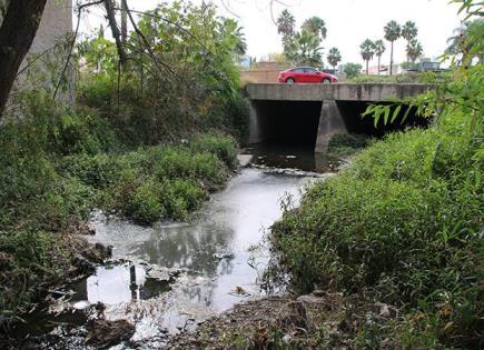 Limpian drenajes de la Garita, tras quejas