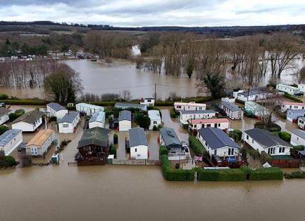 Rescatan en RU a decenas por inundaciones