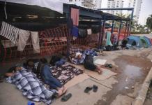 Trasladan a migrantes al violento puerto de Acapulco en su intento de dispersarles por el país