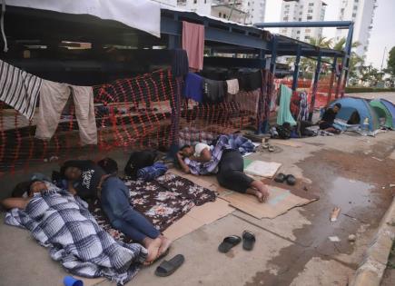 Trasladan a migrantes al violento puerto de Acapulco en su intento de dispersarles por el país