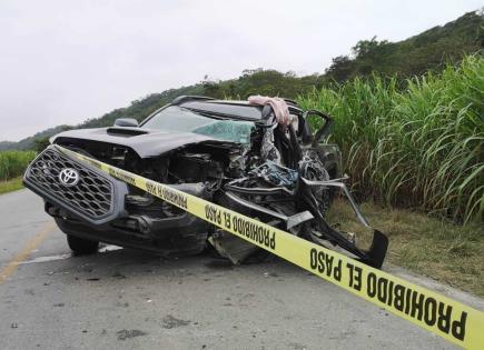 Fotos | Choque de frente deja un herido grave en Ciudad Valles