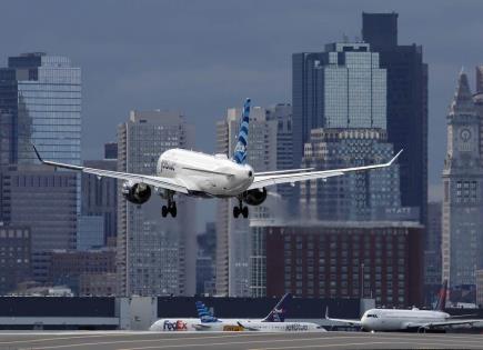 Pasajero abre puerta antes de despegar en Boston