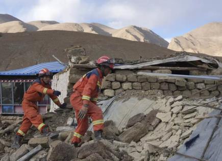 Sobrevivientes reciben tiendas tras sismo en ciudad sagrada de Tíbet con al menos 126 muertos