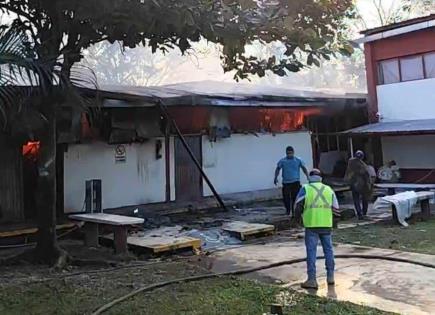 Incendio en CBTIS de Tamazunchale moviliza a cuerpos de auxilio