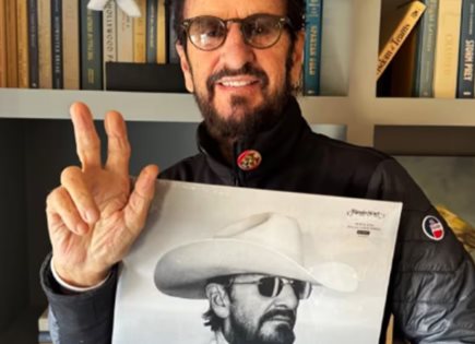 Ringo Starr presenta Look Up: Fusión de country y rock suave